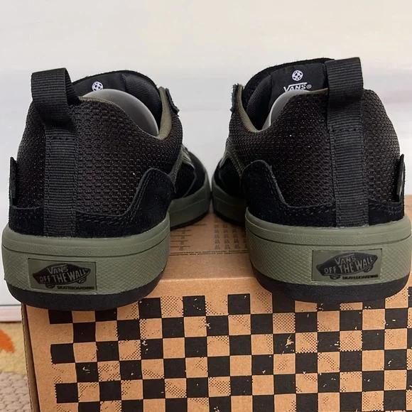 Vans WMNS Zahba
Fatigue/Black
VN0007QQFTB
SNEAKERS - Picture 14 of 16